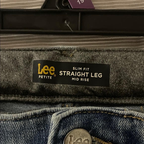 Lee Women's Cropped Blue Jeans - Picture 2 of 5